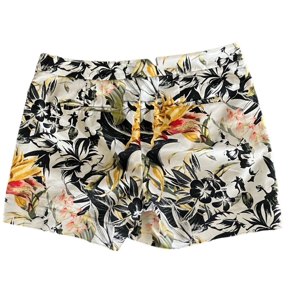Jungle Floral Print White House Black Market 5” Coastal Stretch Shorts Size 8 - Picture 3 of 16